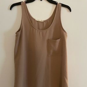 Lightweight tank that pairs perfectly with most bottoms for an effortless style